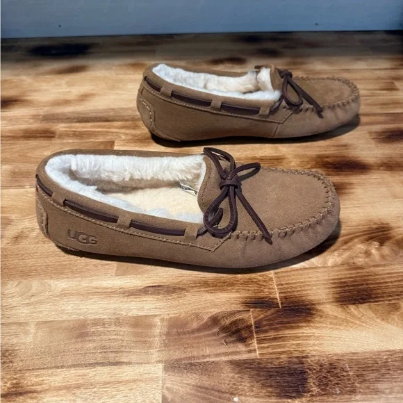 UGG Dakota Slipper~Size: 6 - Picture 3 of 7